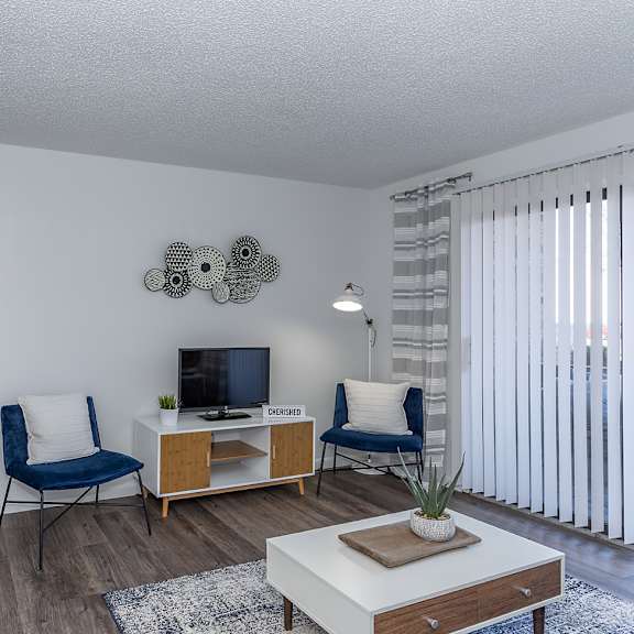 living room decor at sandhurst apartments, zanesville, ohio