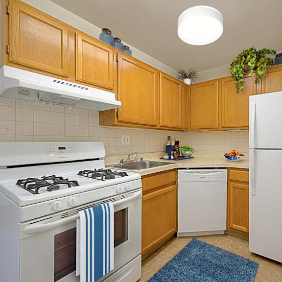 kitchen at seven springs apartments, college park