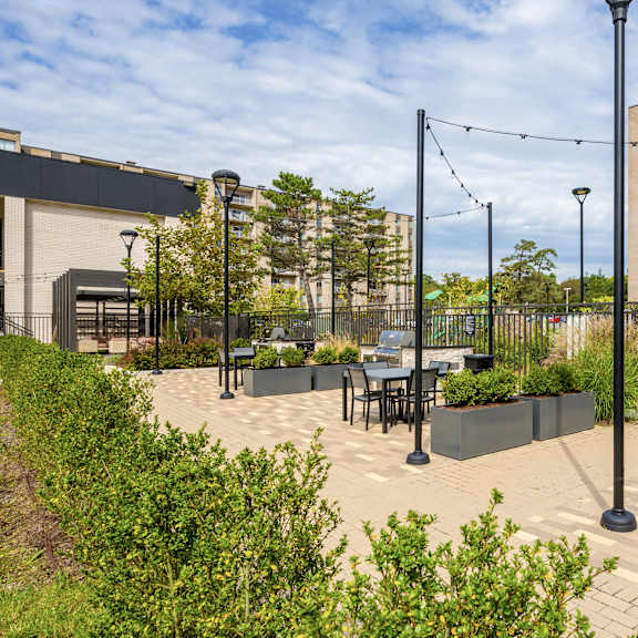 outdoor community space at seven springs apartments, maryland 20740