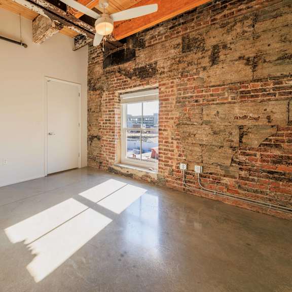 interior den at 99 front, memphis, tn, 38103