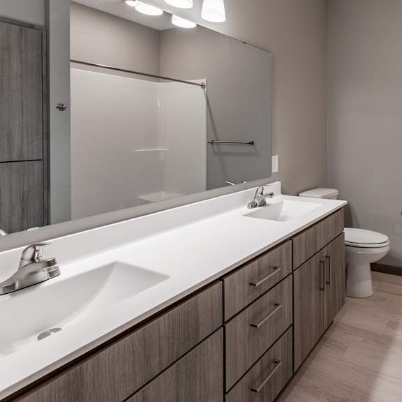 2br, 2ba - 1,508sf - primary bathroom