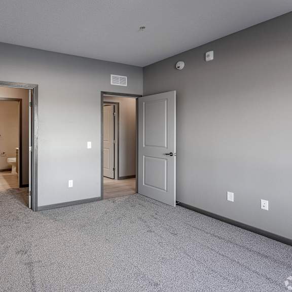 2br, 2ba - 1,357sf - primary bedroom