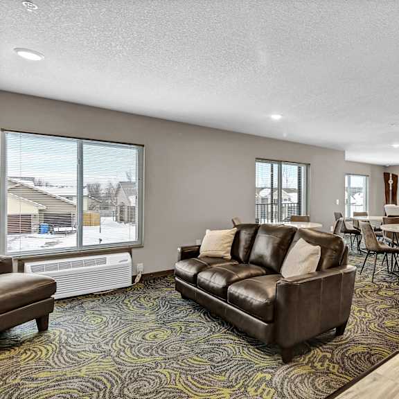 the preserve at ballantyne commons living room and dining area