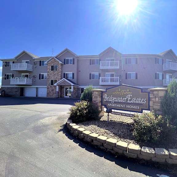a sunny day at bridgwater estates apartment homes.