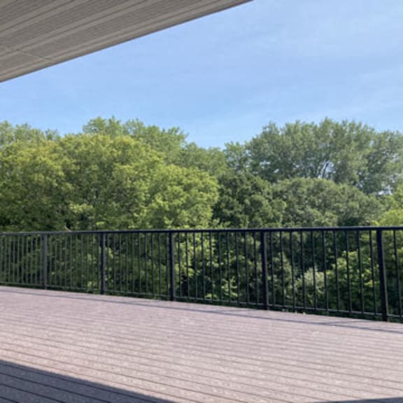 4th floor community deck