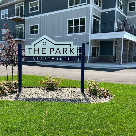 the park apartments sign in front of an apartment building