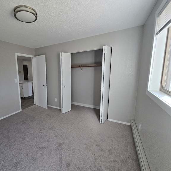 a room with a carpeted floor and a ceiling light.