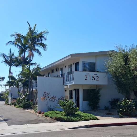 a white house with the number 2152 on it.