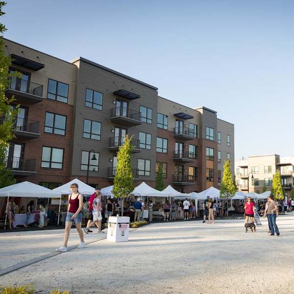 craft & mercantile markets happen in the promenade