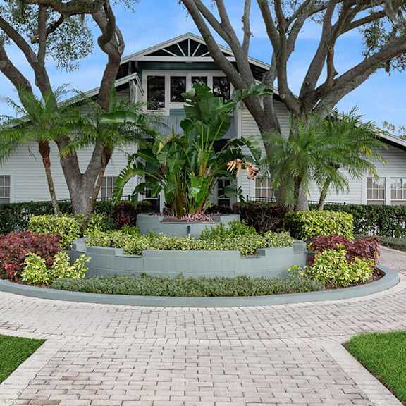 community clubhouse and exterior at seven lakes at carrollwood apartments in tampa, fl.