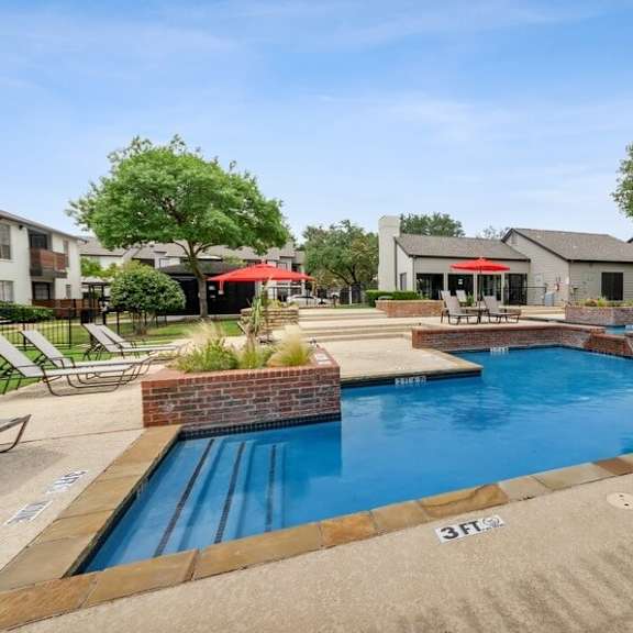 resort style swimming pool