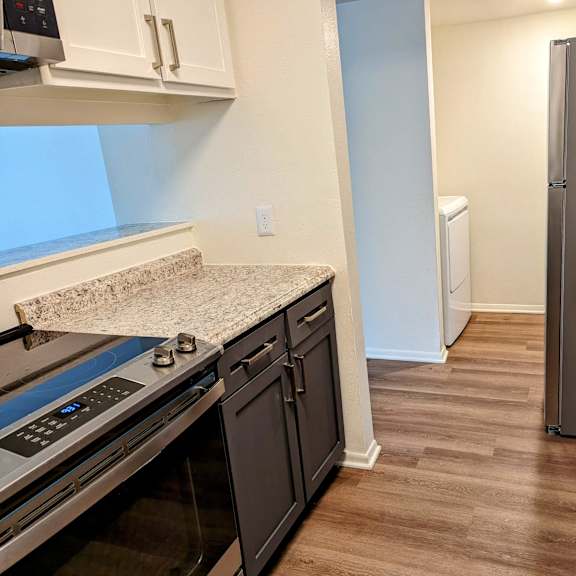 kitchen with granite counter at shenandoah bend apartments, louisiana, 70817