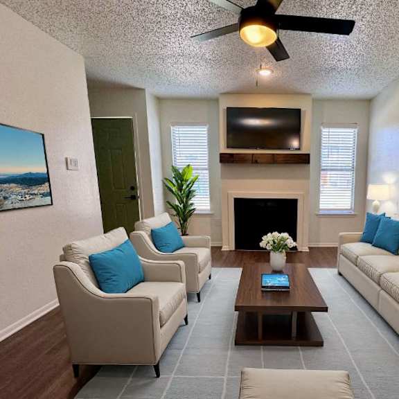 living room with coffee table at shenandoah bend apartments, baton rouge