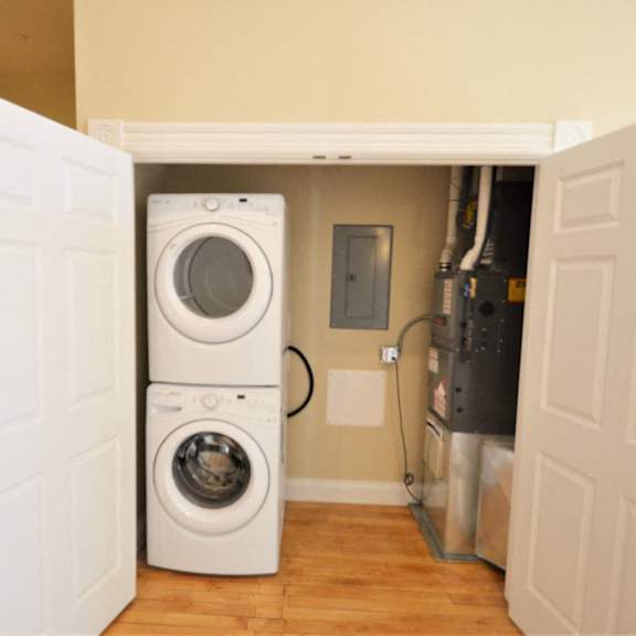 apartment 201 | 1 br | in-unit laundry | washer & dryer | three sixty real estate