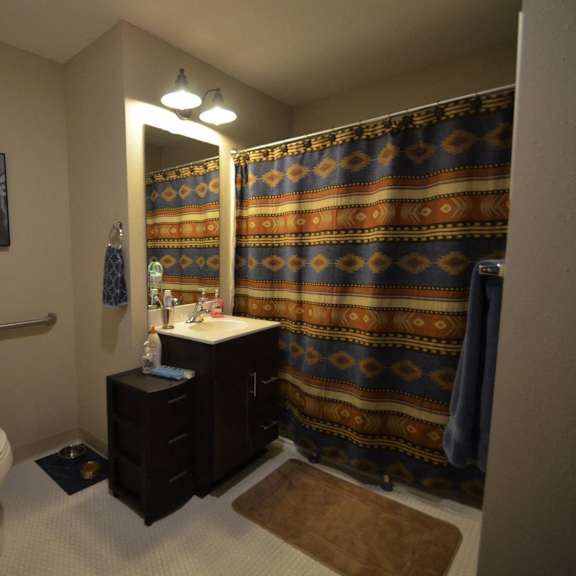 hub | 1 & 2 br | bathroom | three sixty real estate