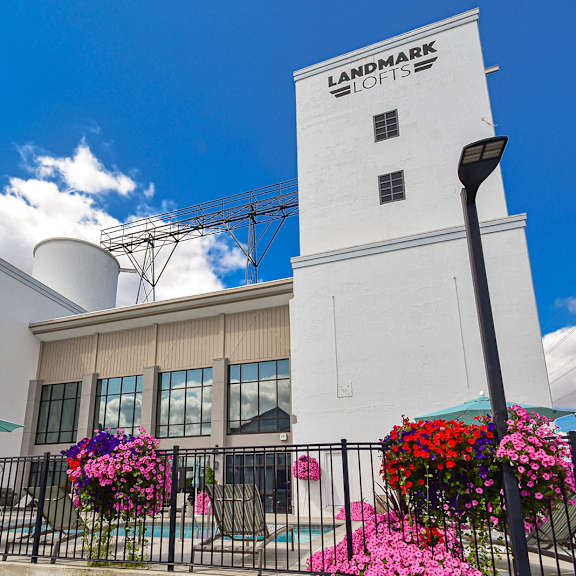 exterior of landmark lofts apartments in hilliard ohio