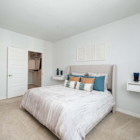 bedroom at the pointe at polaris apartments