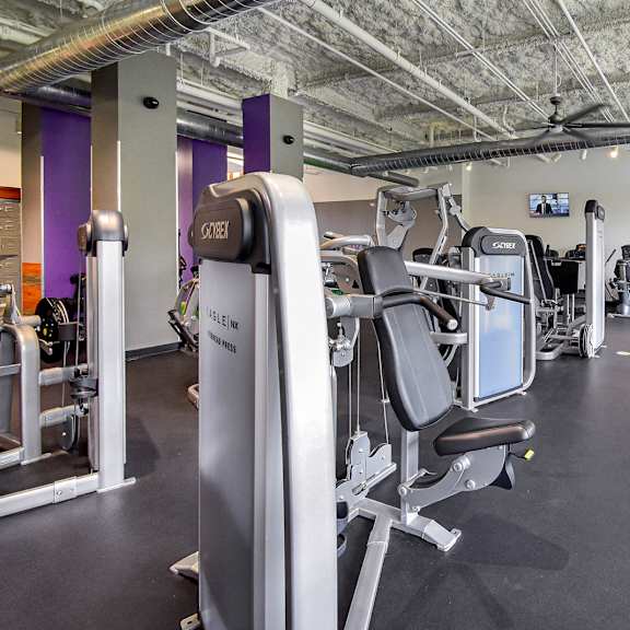 fitness center gym at landmark lofts apartments in hilliard ohio