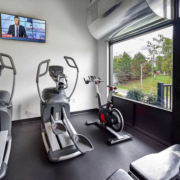 fitness center gym at landmark lofts apartments in hilliard ohio