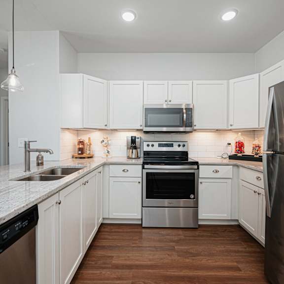 kitchen at the pointe at polaris