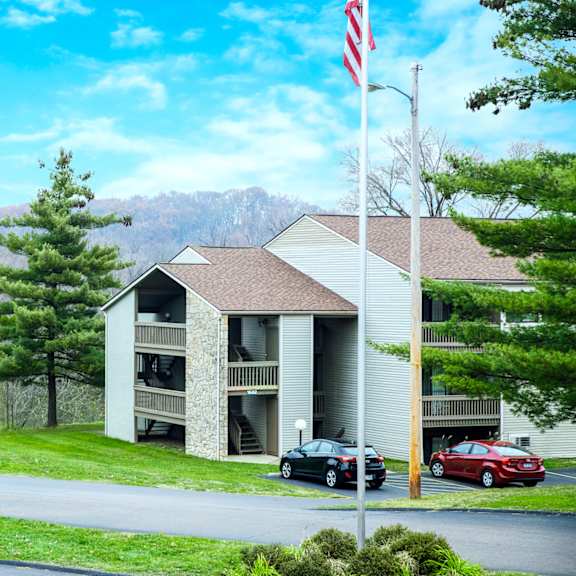 crystal lake apartments in newark, oh
