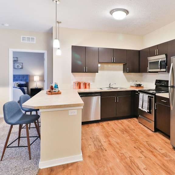 the preserve at ballantyne commons apartment kitchen and dining area