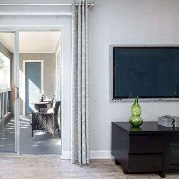 tampa pet friendly apartments at arbour ponds aspen patio 2x2 950 sq fta view of the dining room from the living room of a house