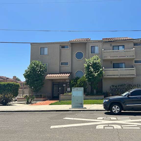 a car is parked in a parking lot above a house.