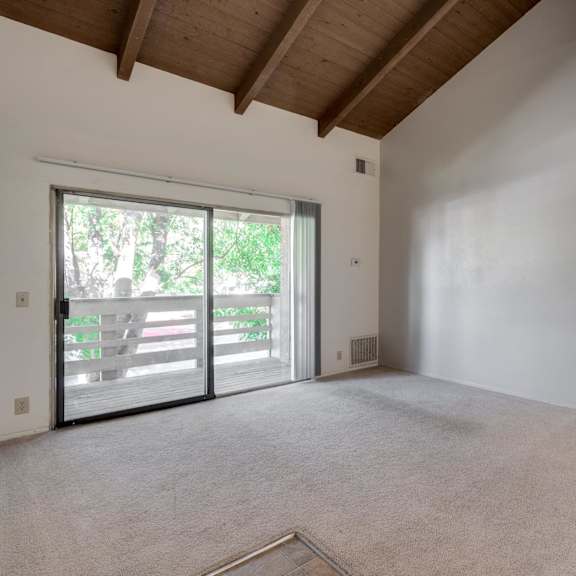 carpeted living area at alosta place, california