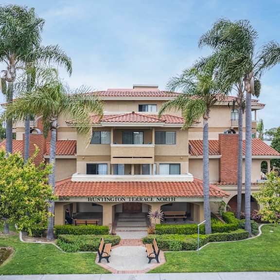 the building in which the hotel is located at huntington terrace north senior, huntington beach california