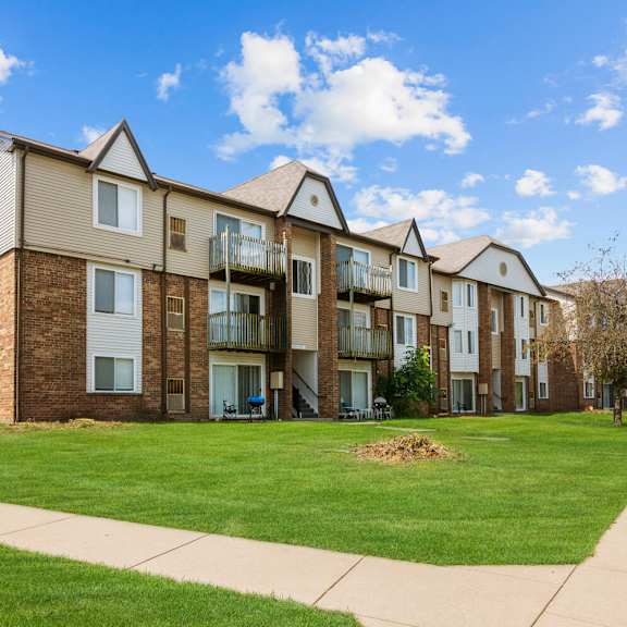 green walking trail at residences at grand blanc apartments - grand blanc, mi, michigan, 48507