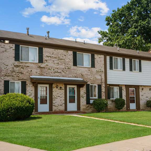 exterior green space at residences at grand blanc apartments - grand blanc, mi, michigan
