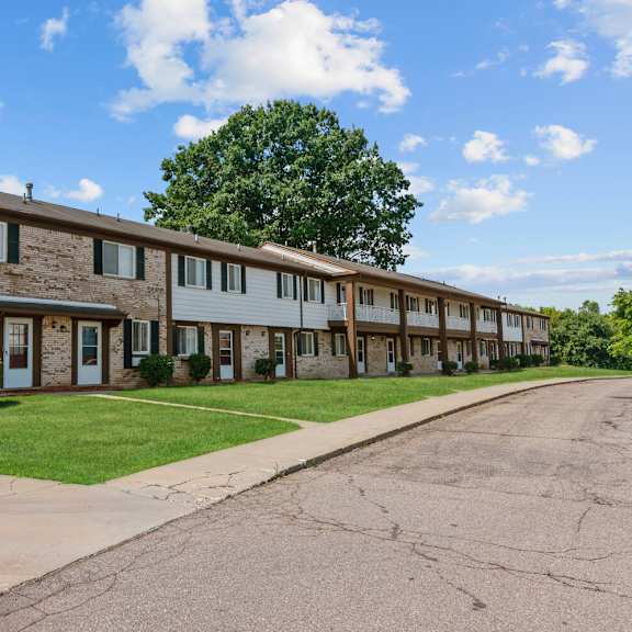 exterior porch at residences at grand blanc apartments - grand blanc, mi, grand blanc twp