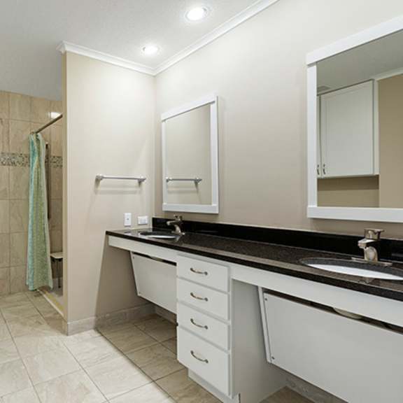 Thumbnail 13 of 17 Apartment Bathroom at Kellogg Square, Minnesota, 55101