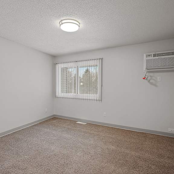 spacious br, ac unit