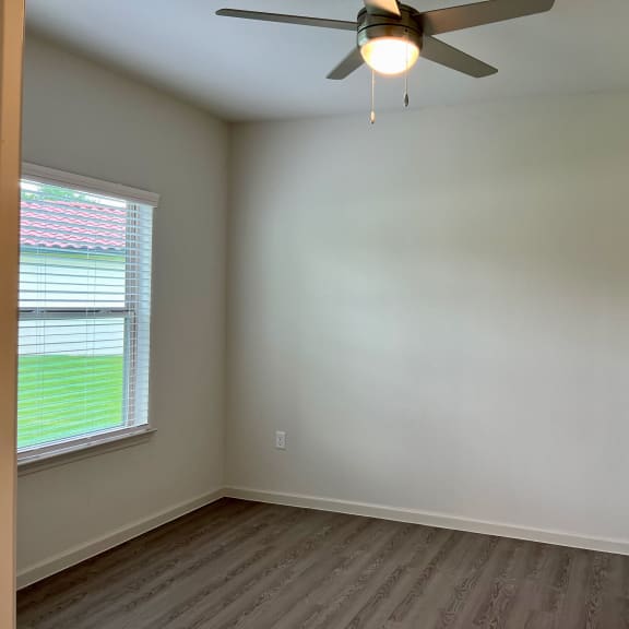 Thumbnail 6 of 14 E1 Bedroom