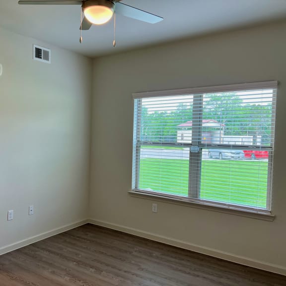 Thumbnail 7 of 14 E1 Bedroom