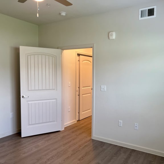 Thumbnail 8 of 14 E1 Bedroom