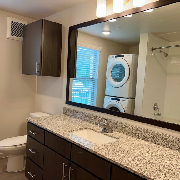 Thumbnail 9 of 14 E1 Bathroom