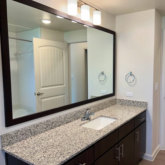 Thumbnail 11 of 14 E1 Bathroom