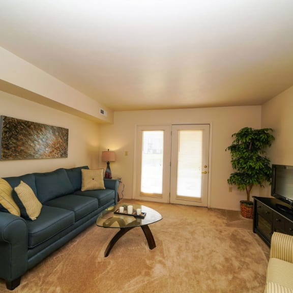 Thumbnail 5 of 9 1B-LR1plan at Dupont Lakes Apartments, Fort Wayne, IN