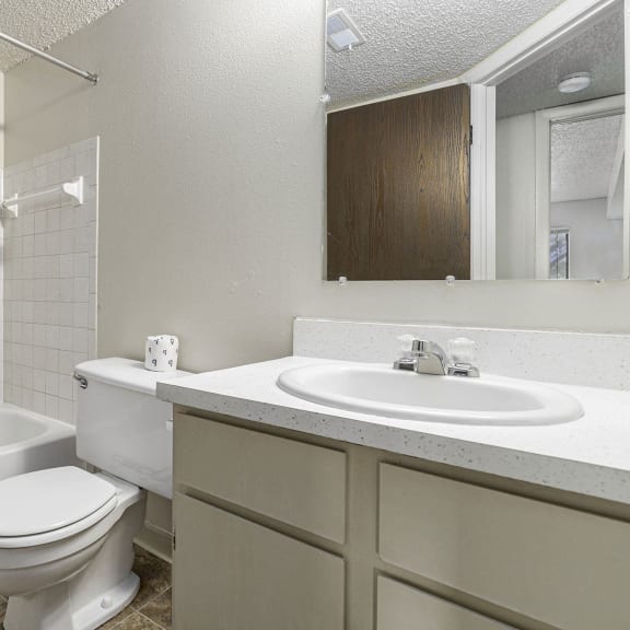 Thumbnail 11 of 14 Bathroom at Glen Oaks Apartments, Michigan, 49442