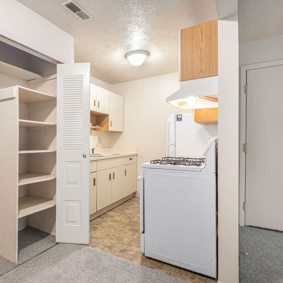 Thumbnail 9 of 14 Kitchen at Glen Oaks Apartments, Michigan, 49442