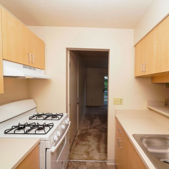 Thumbnail 6 of 9 1B-Classic-Kit2plan at Irish Hills Apartments, South Bend, 46614
