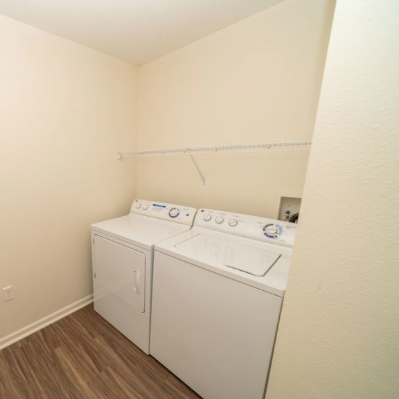 Thumbnail 6 of 11 2B-Ranch-Laundry1plan at Lynbrook Apartments and Townhomes, Elkhorn, NE, 68022