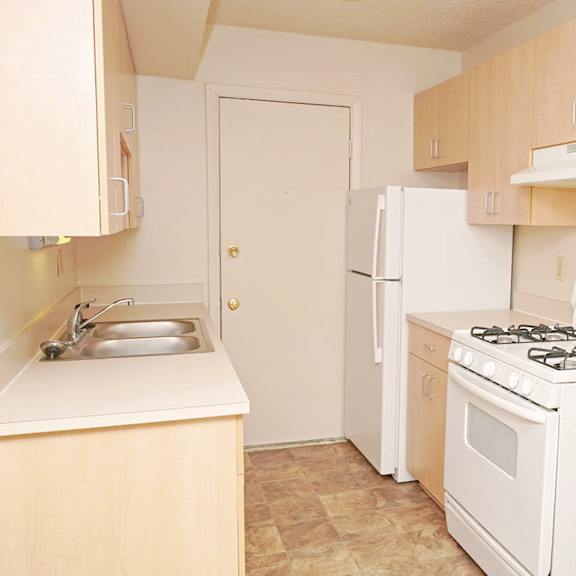 Thumbnail 6 of 9 Kitchen at Madeira Apartments, Kalamazoo, 49001