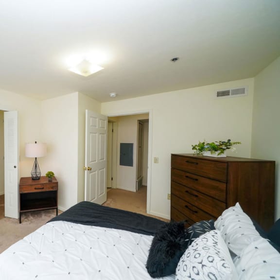Thumbnail 8 of 8 1B-Bed2plan at Tracy Creek Apartment Homes, Perrysburg, OH, 43551