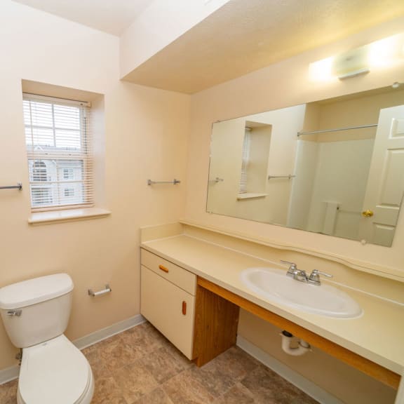 Thumbnail 6 of 8 1BE-Bath1plan at Tracy Creek Apartment Homes, Ohio, 43551