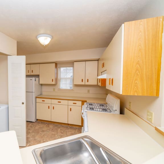 Thumbnail 5 of 8 1BE-Kit1plan at Tracy Creek Apartment Homes, Perrysburg, OH