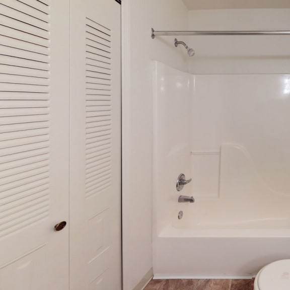 Thumbnail 7 of 10 2B-Bath1plan at Tracy Creek Apartment Homes, Perrysburg, OH